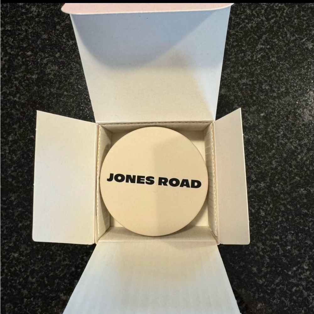 NIB Jones Road “What the Foundation”.